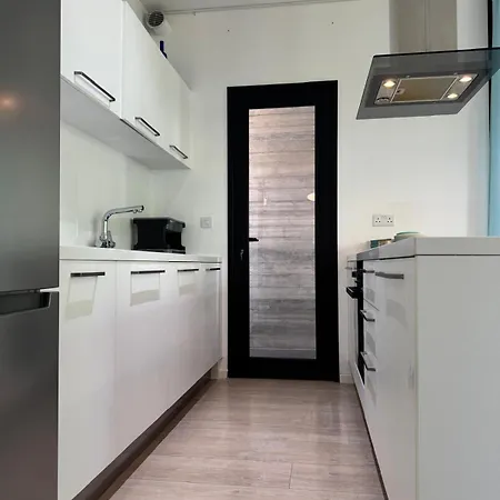 The Qube 2 Bedroom Premium * לימסול